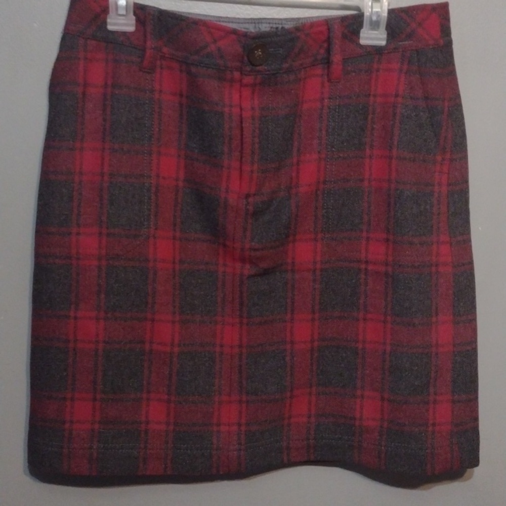 Eddie Bauer  red gray plaid wool blend skirt 80%wool size 8 petite